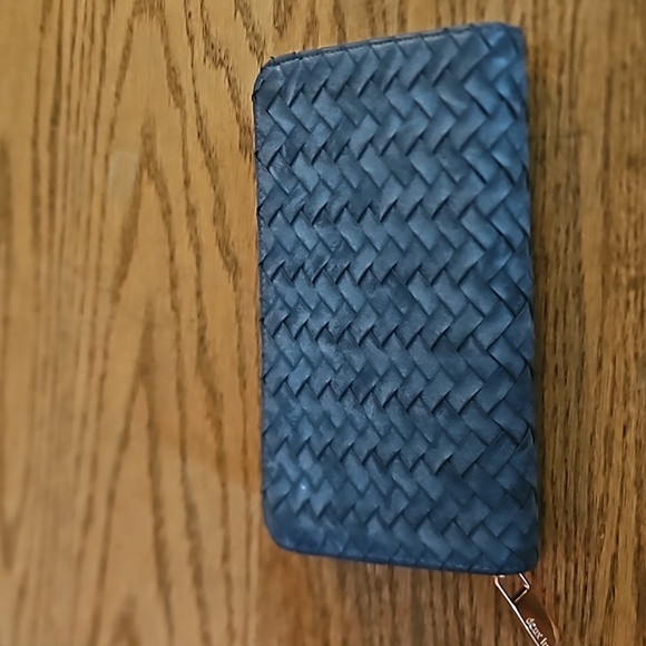 Deux Lux Zip Around Denim Navy Blue Vegan Leather Woven Wallet - Picture 3 of 12